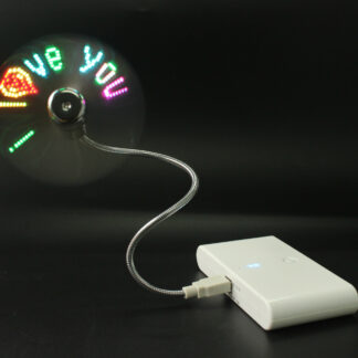 Ventilador USB mini con luz LED RGB y mensajes personalizables. Diseño ajustable y multilenguaje, ideal como regalo creativo y dispositivo funcional para refrescar y personalizar tu espacio.